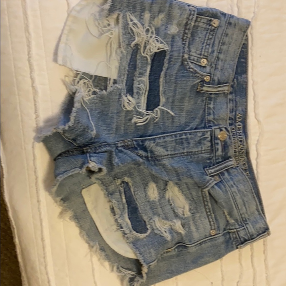 Ripped, high rise,  light wash, Jena shorts